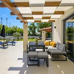 Lea Nea By Istrialux Apartment