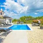 Lea Nea By Istrialux Apartment